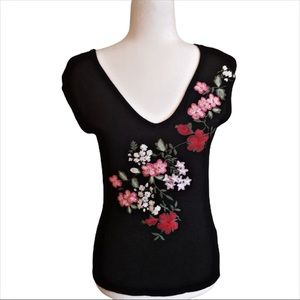The Limited Stretch Black Top w/Flowers